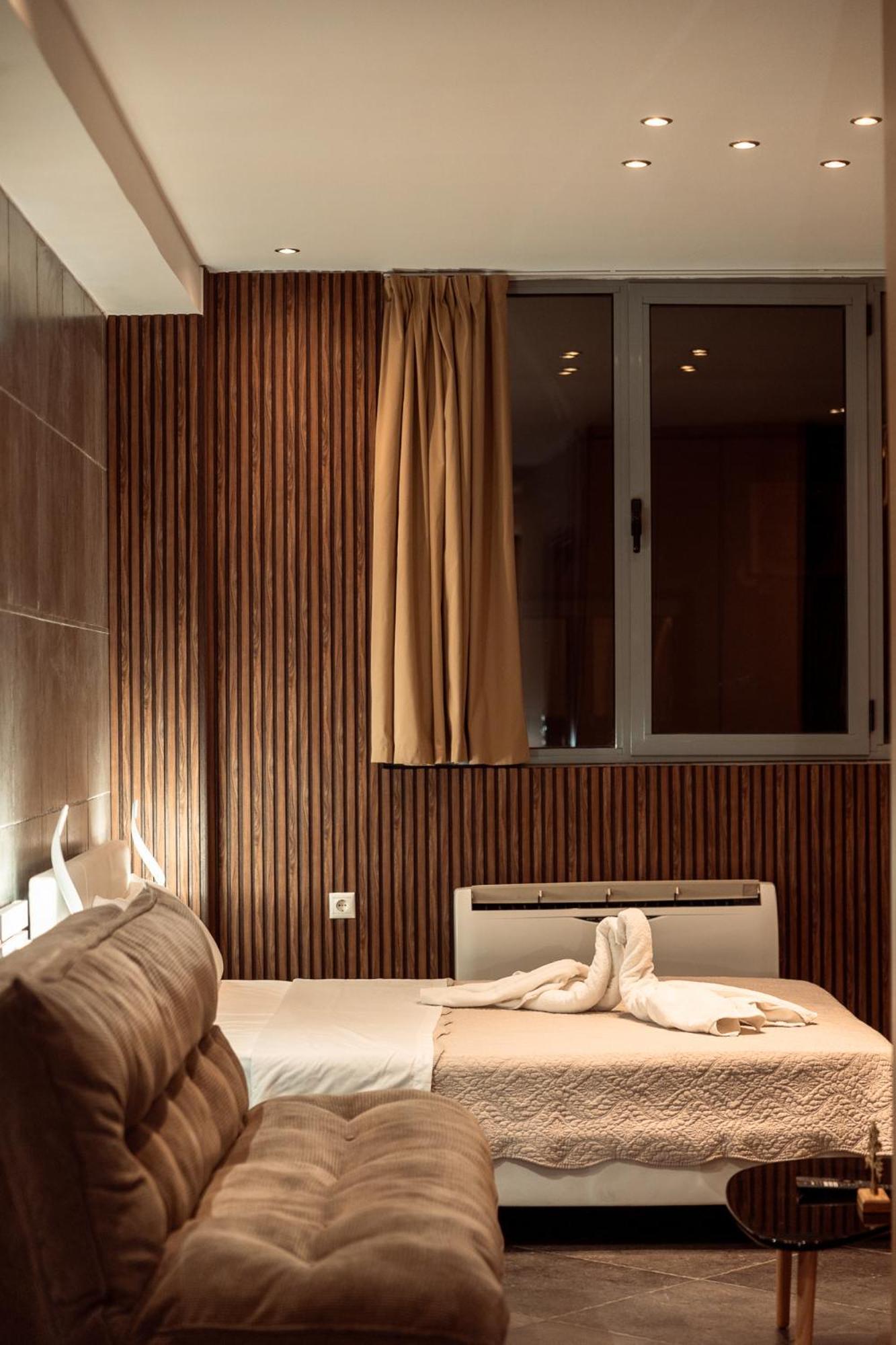 Apartment Parthenon Portrait Athen