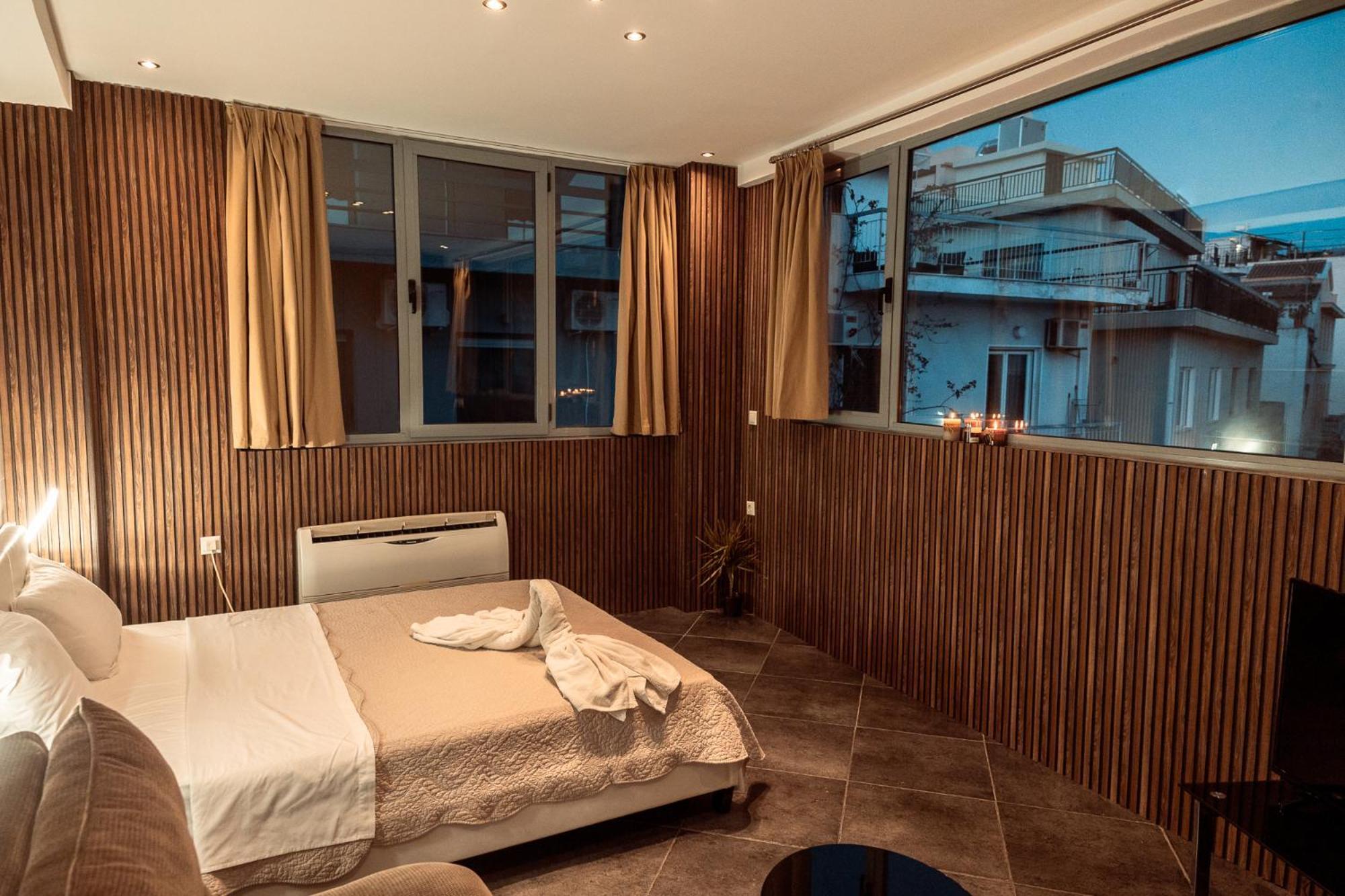 Apartment Parthenon Portrait Athen