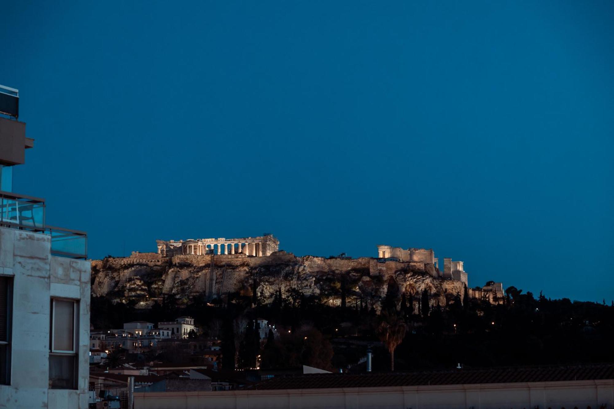 Apartment Parthenon Portrait *