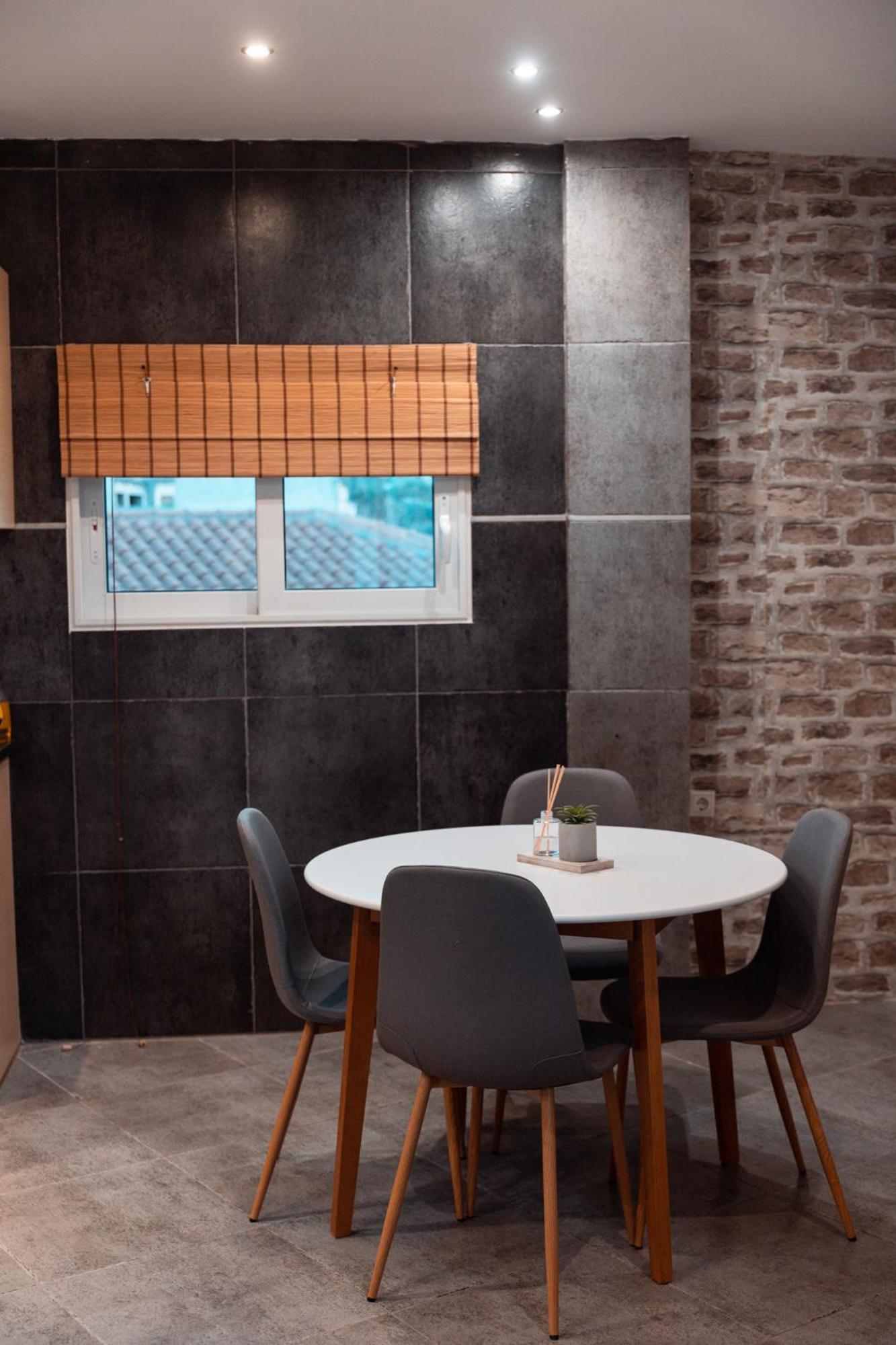 Parthenon Portrait Apartment *